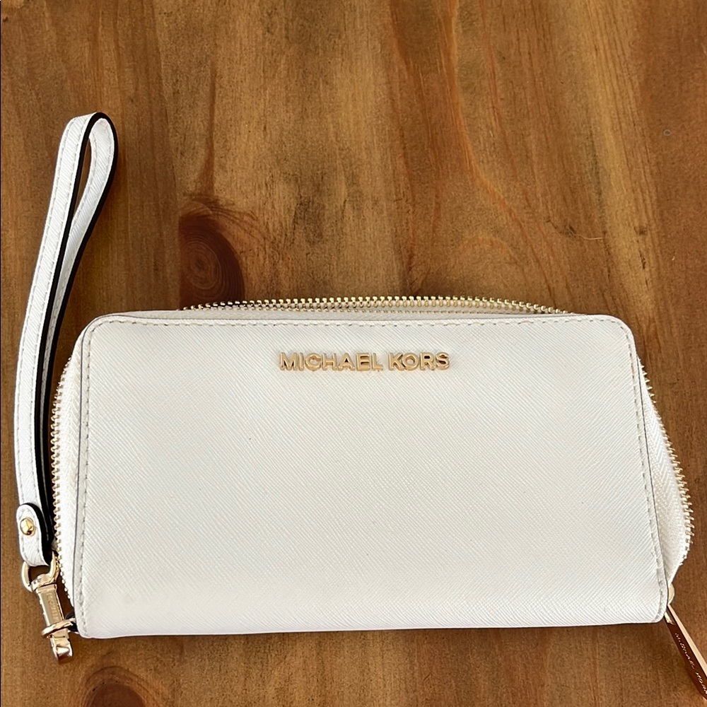 Michael Kors White Leather Wristlet Clutch